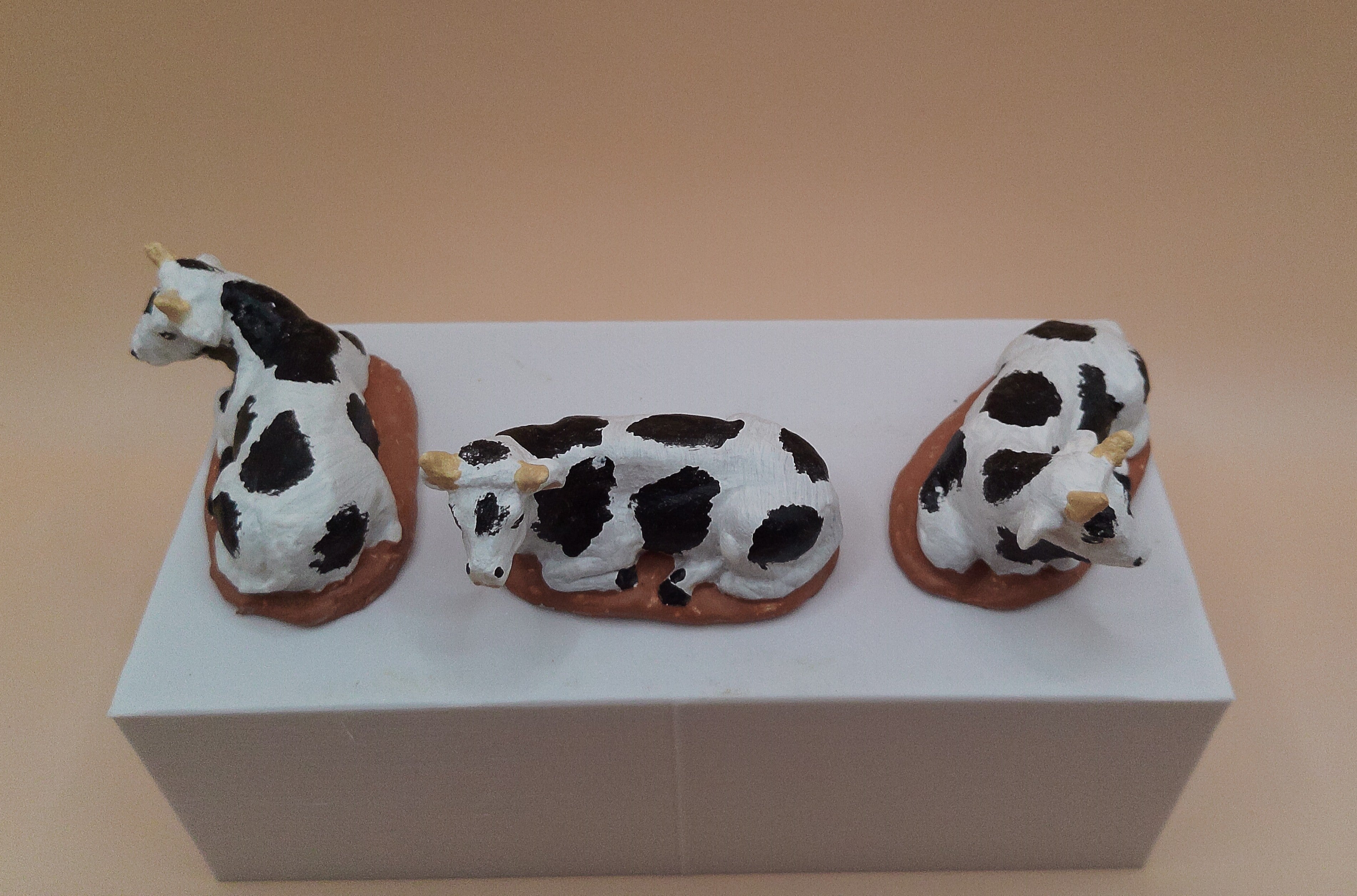 Vache couchée – Santon animal pour crèche provençale