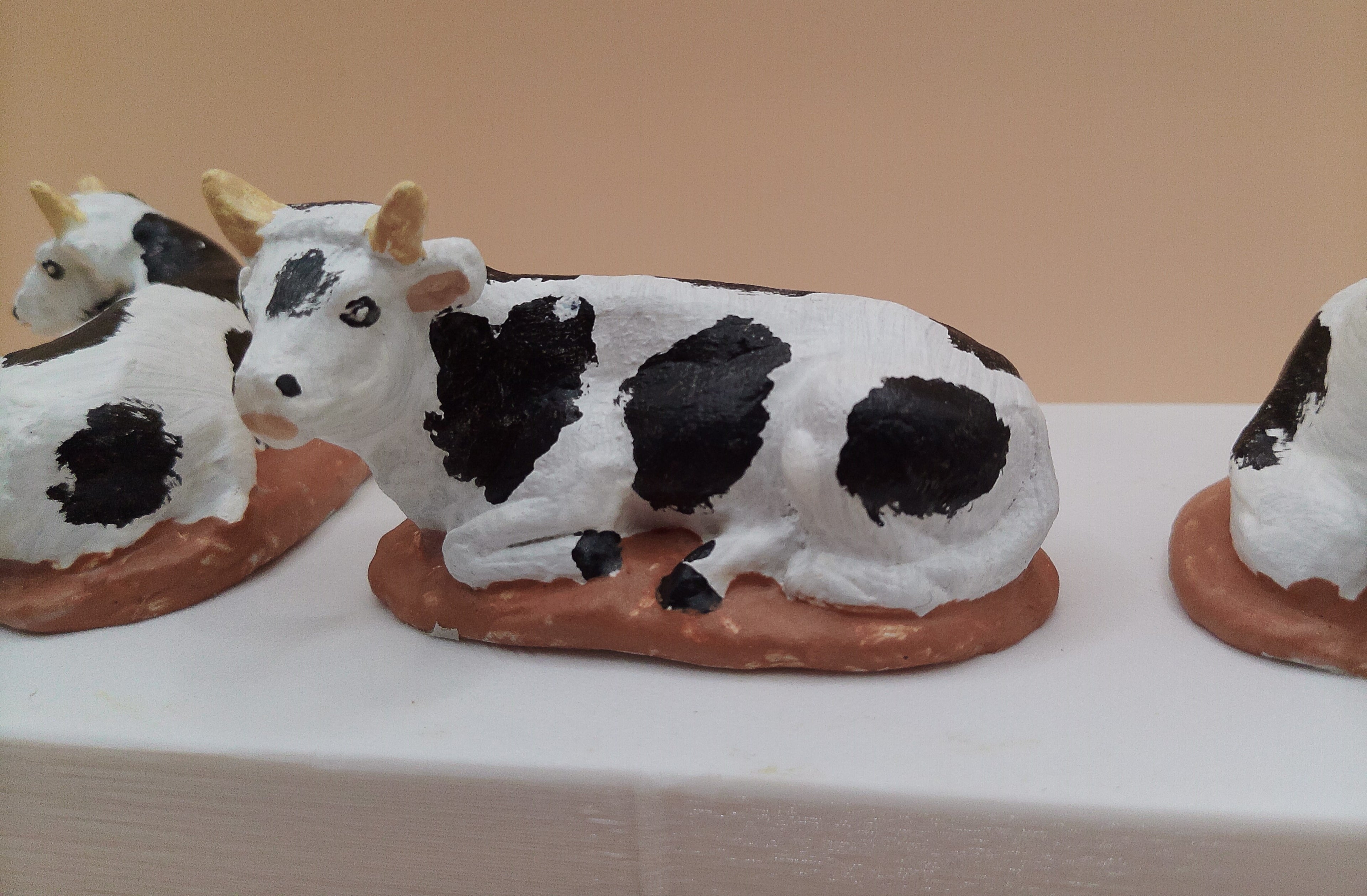 Vache couchée – Santon animal pour crèche provençale