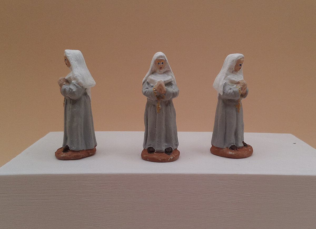 La Novice, santon provençal artisanal 7 cm, peint à la main – La Crèche de Sylvain