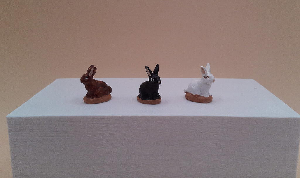 Santon lapin assis en argile peint à la main, disponible en noir, marron et blanc, 3 cm