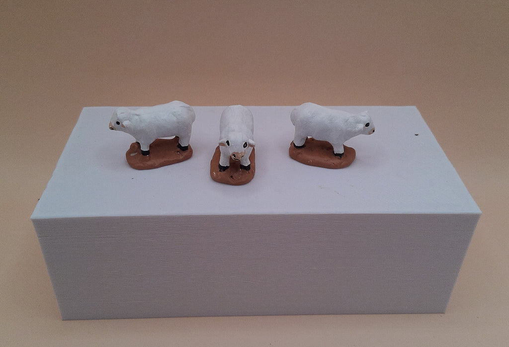 Santon mouton en argile peint à la main, vue de face, 4 cm