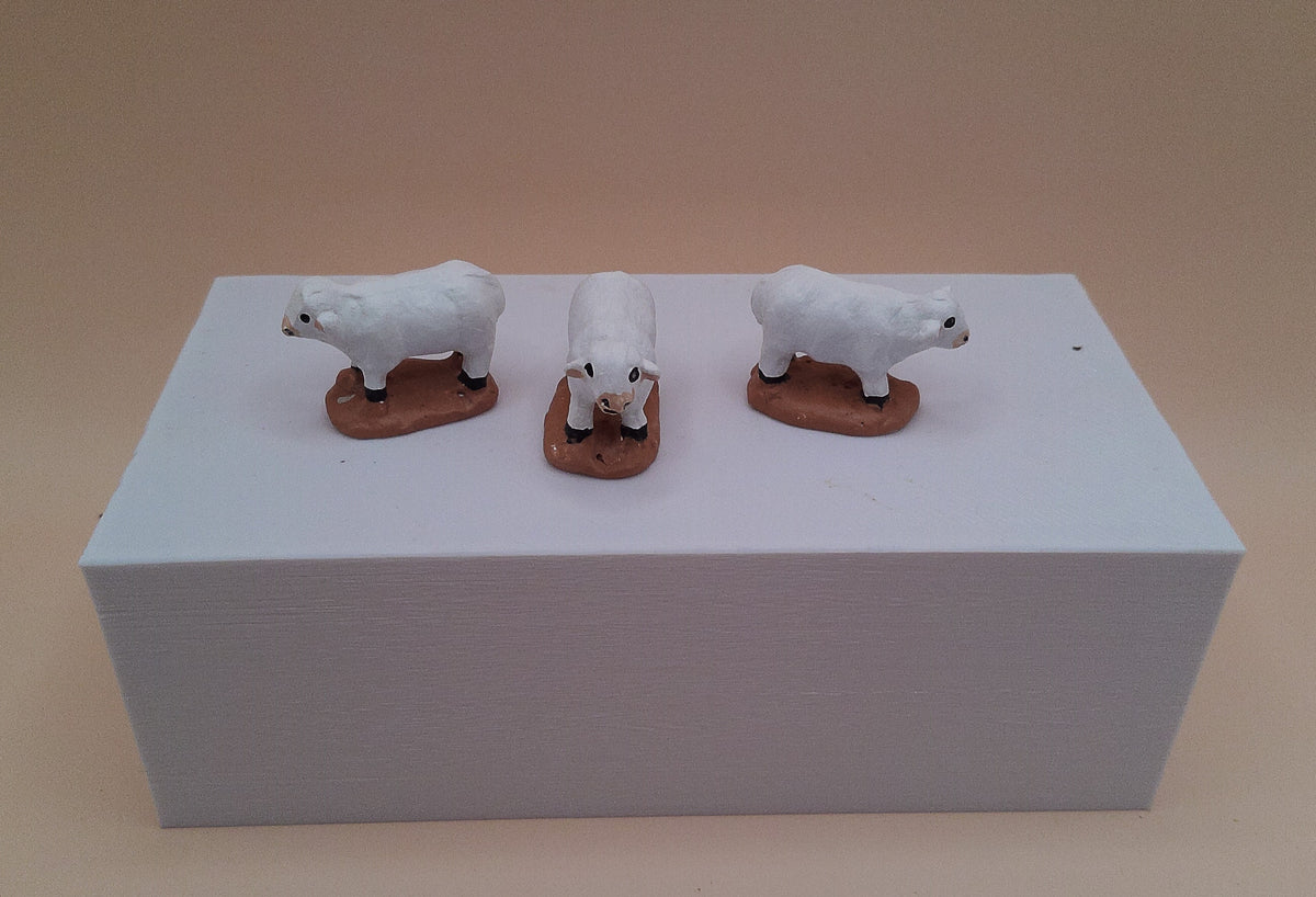 Santon mouton en argile peint à la main, vue de face, 4 cm